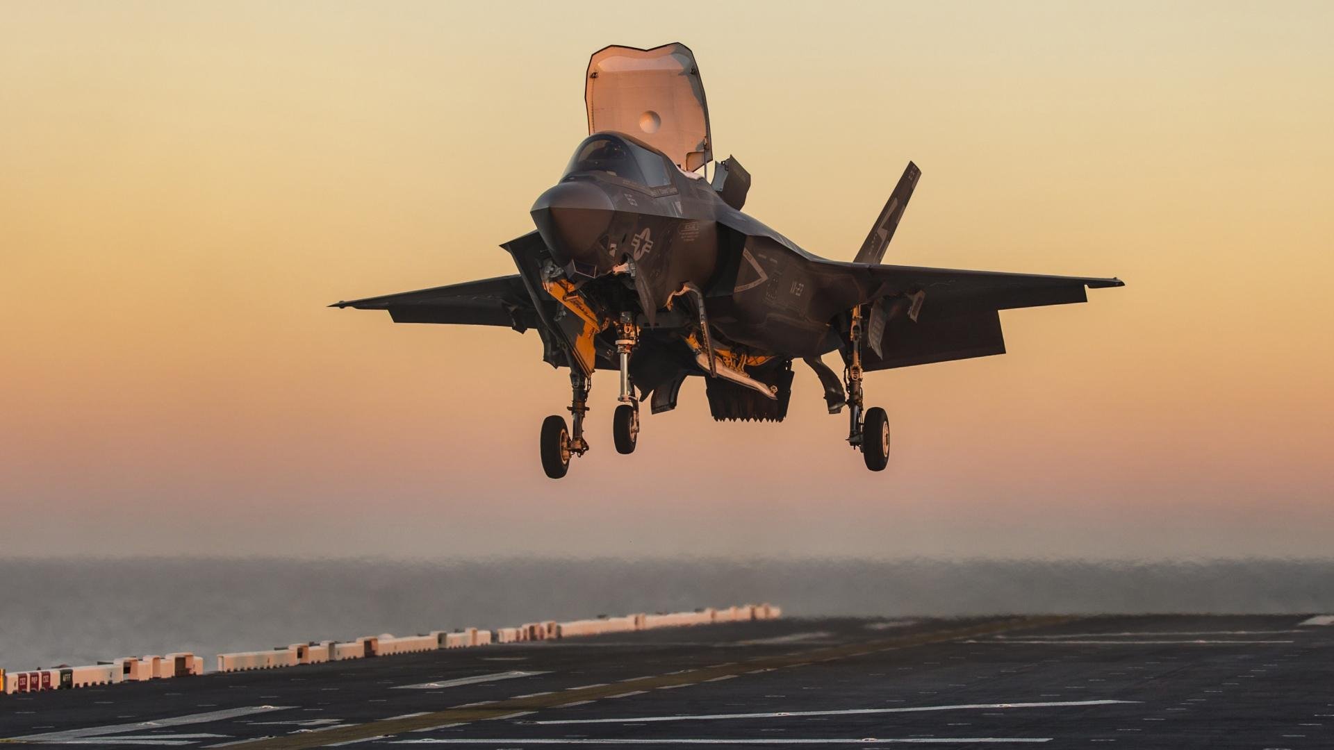 孤锋刺破铁幕,红军碾碎时限,个人英雄与集体意志的足球二重奏